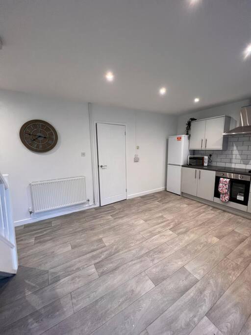 Bridge Place - Spacious Home With Plenty Of Beds! ميرثير تيدفيل المظهر الخارجي الصورة