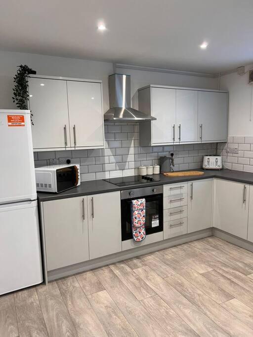 Bridge Place - Spacious Home With Plenty Of Beds! ميرثير تيدفيل المظهر الخارجي الصورة