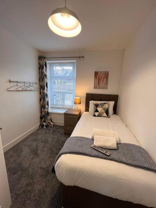 Bridge Place - Spacious Home With Plenty Of Beds! ميرثير تيدفيل المظهر الخارجي الصورة