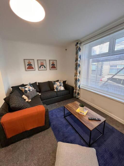 Bridge Place - Spacious Home With Plenty Of Beds! ميرثير تيدفيل المظهر الخارجي الصورة